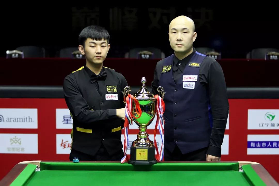 日本队后卫 日本队后卫