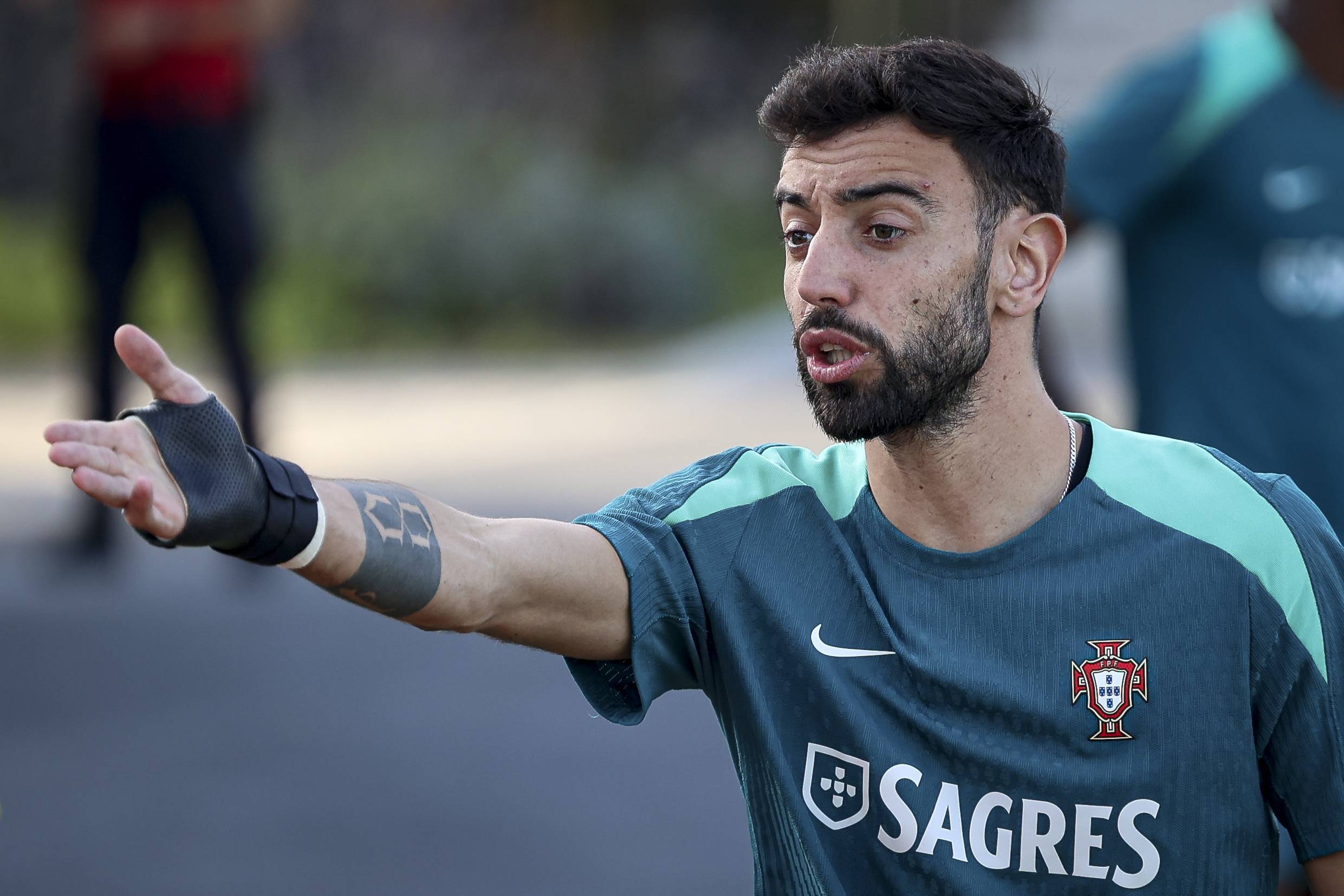 em